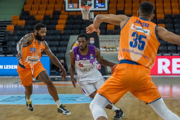 背景中可以 背景中可以